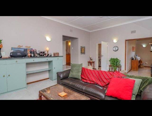 7 BEDROOM HOUSE FOR SALE IN BRYANSTON